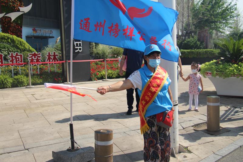 <strong>美女被大鸡巴操小嫩逼的网站</strong>